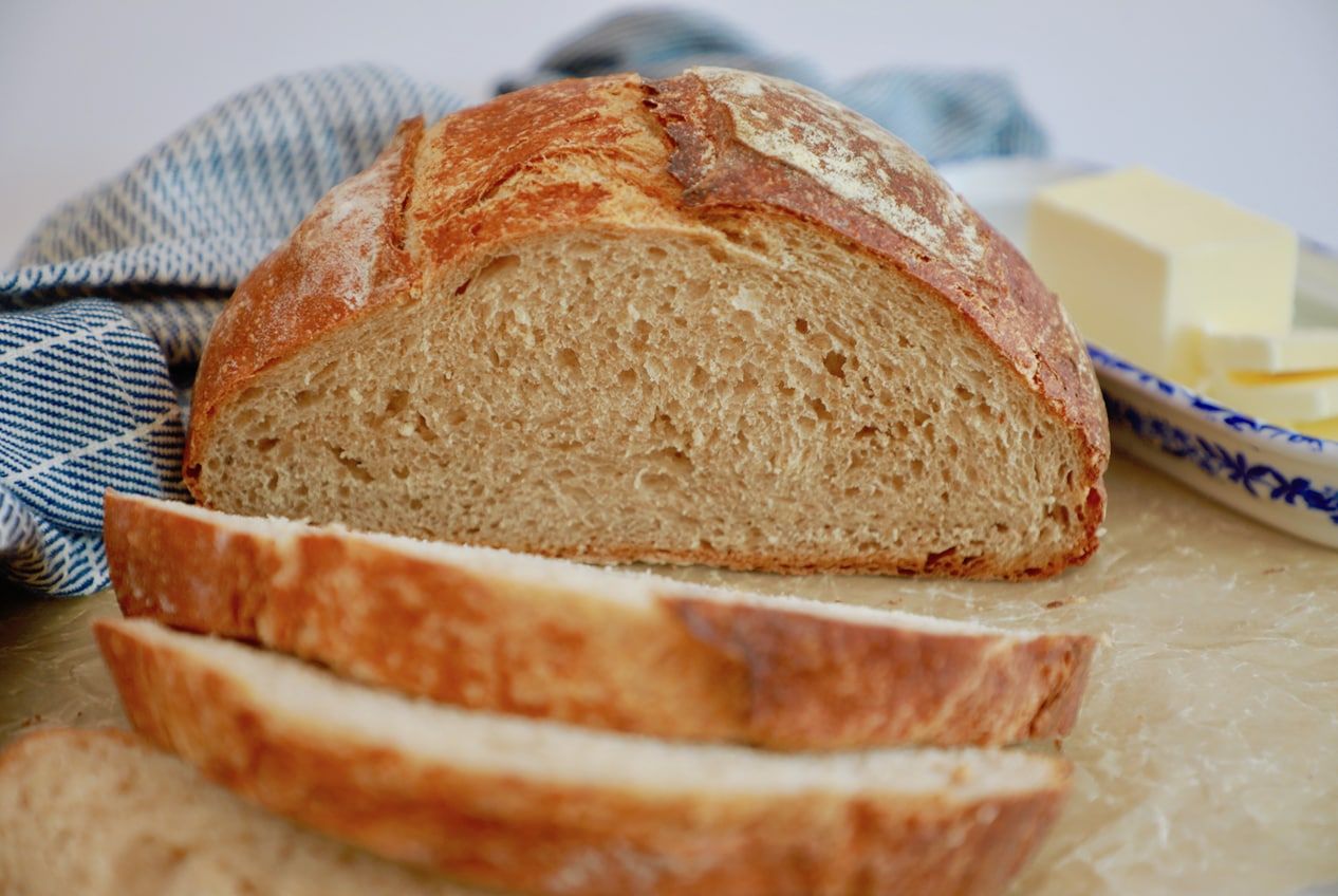 Пшеничный хлеб в форме. Пшеничный хлеб. Пшеничный хлеб фото. Хлеб с крупными порами. Whole Wheat Bread.